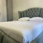 Avi 아파트 Sarandë