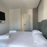 아파트 Avi Sarandë
